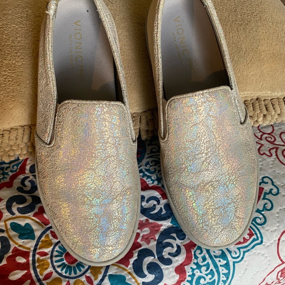 Vionic skater shoes